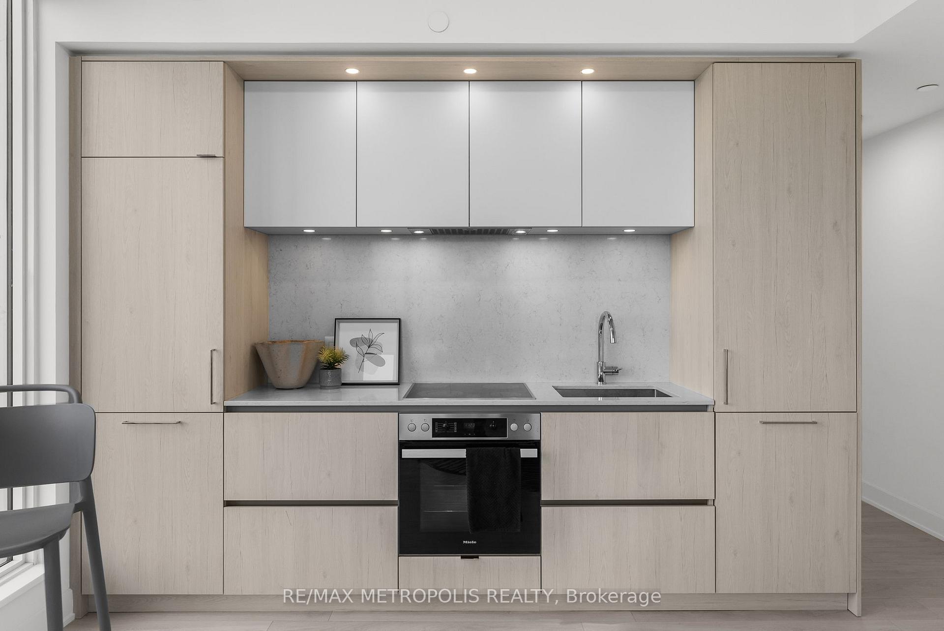 2 Bedrooms Condo at 15 Mercer, Toronto For sale