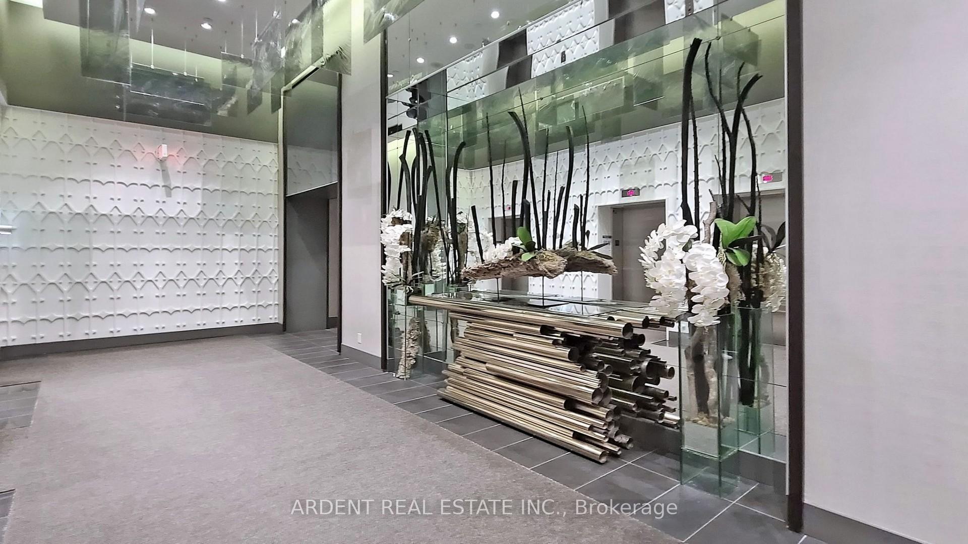 3 Bedrooms Condo at 32 Davenport,  Toronto For sale