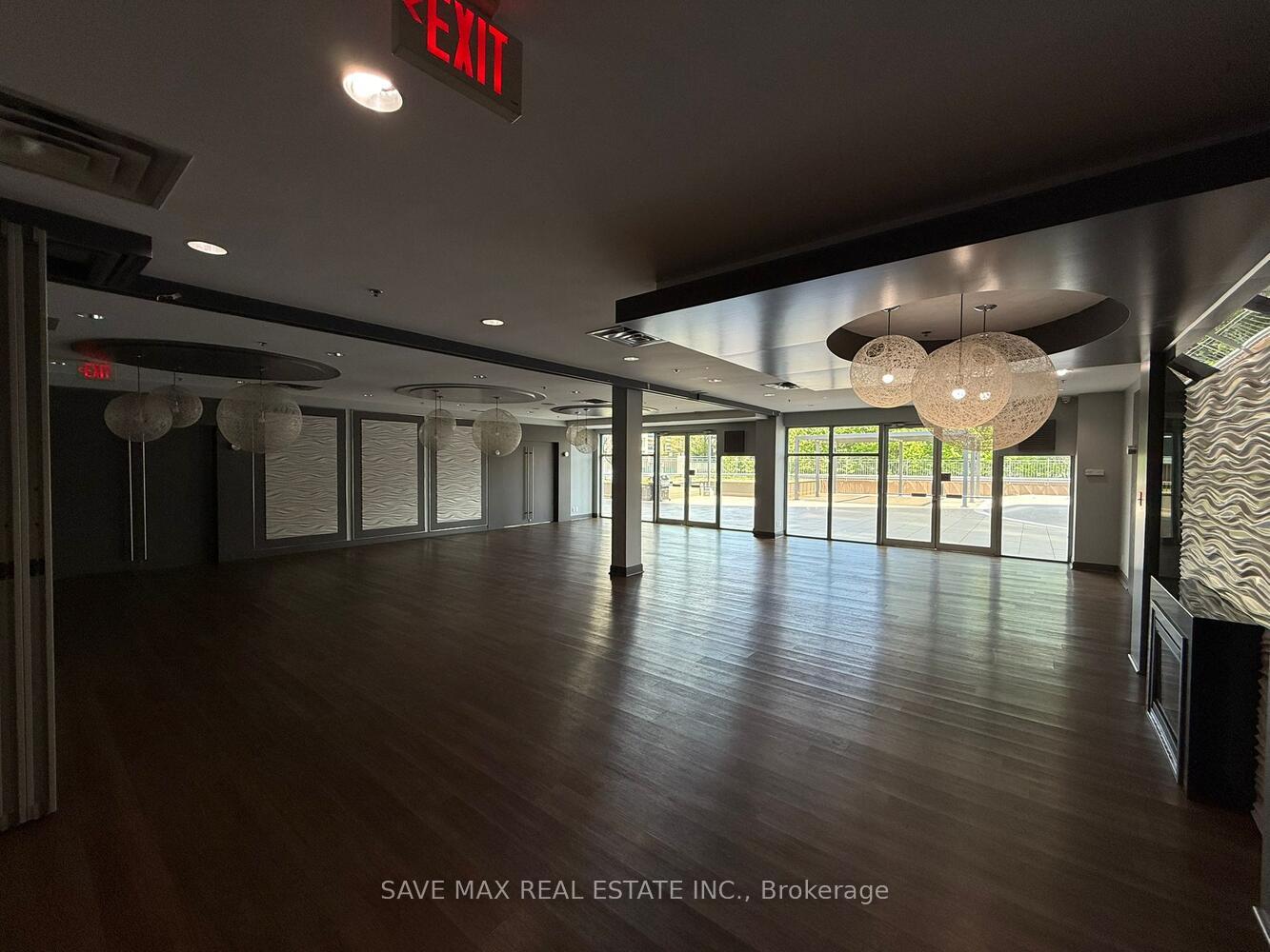 2 Bedrooms Condo at 60 Absolute, Mississauga For sale