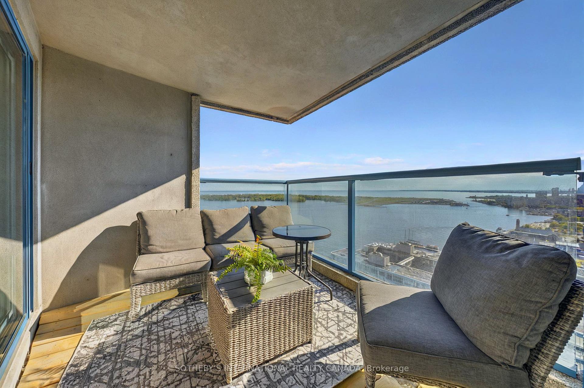 3 Bedrooms Condo at 99 Harbour, Toronto For sale