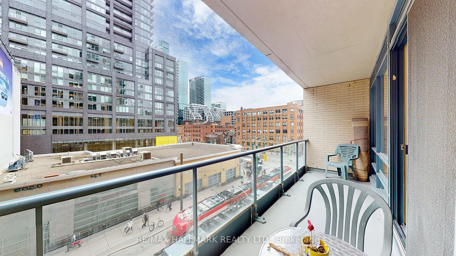 2 Bedrooms Condo at 438 King, Toronto For sale