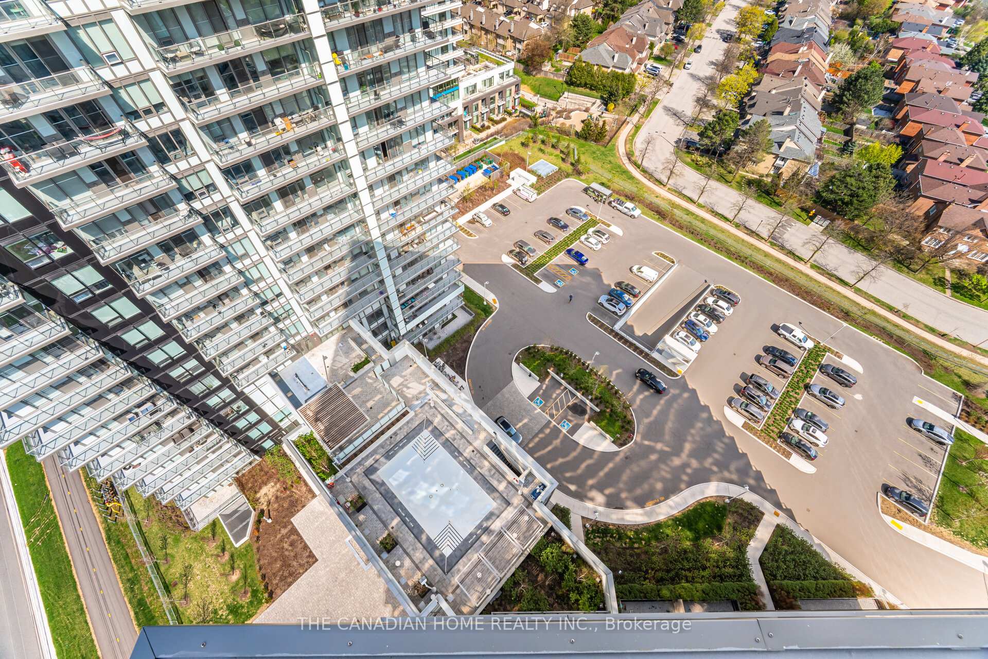 3 Bedrooms Condo at 4655 Metcalfe, Mississauga For sale