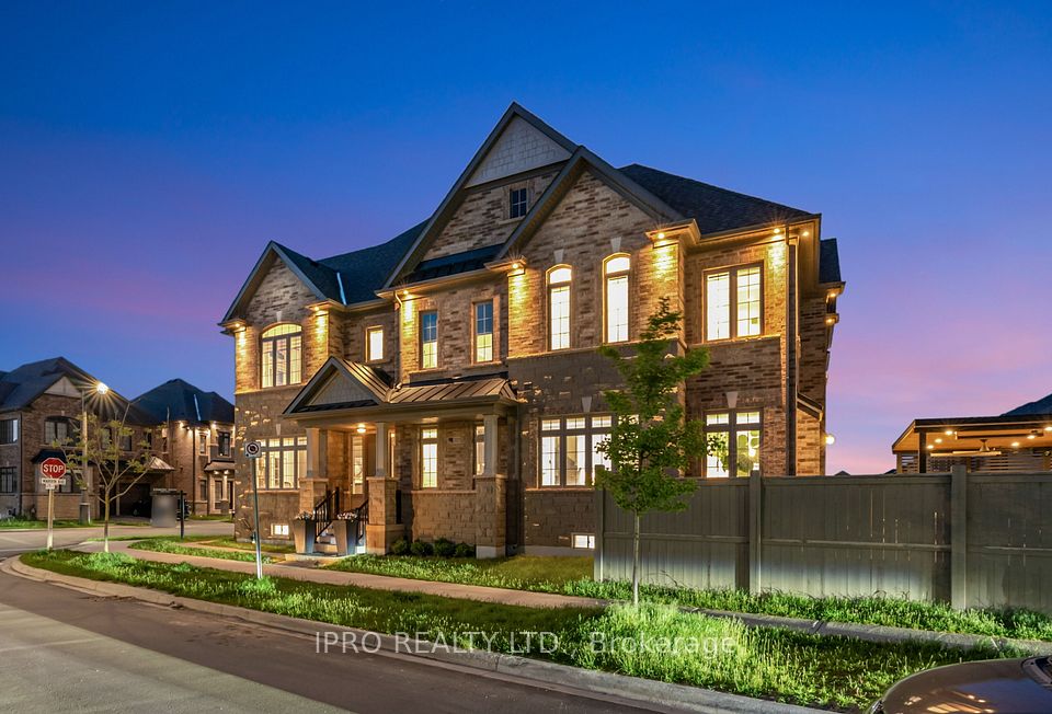 3331 Millicent Avenue, Oakville, ON L6H 0Z8