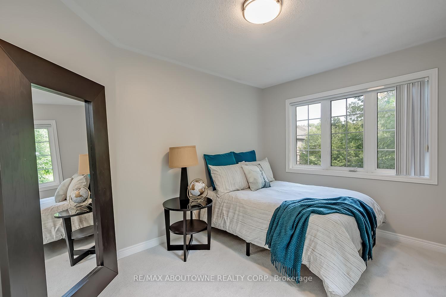 3 Bedrooms Condo at 233 Duskywing, Oakville For sale