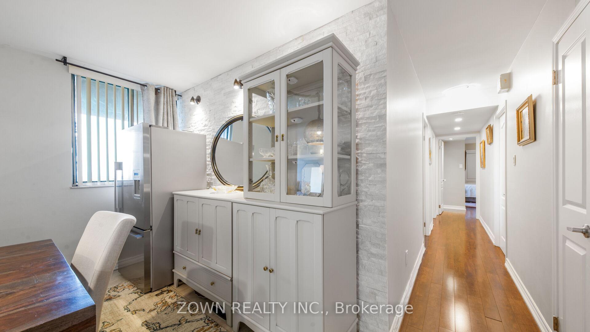 4 Bedrooms Condo at 10 Martha Eaton, Toronto For sale