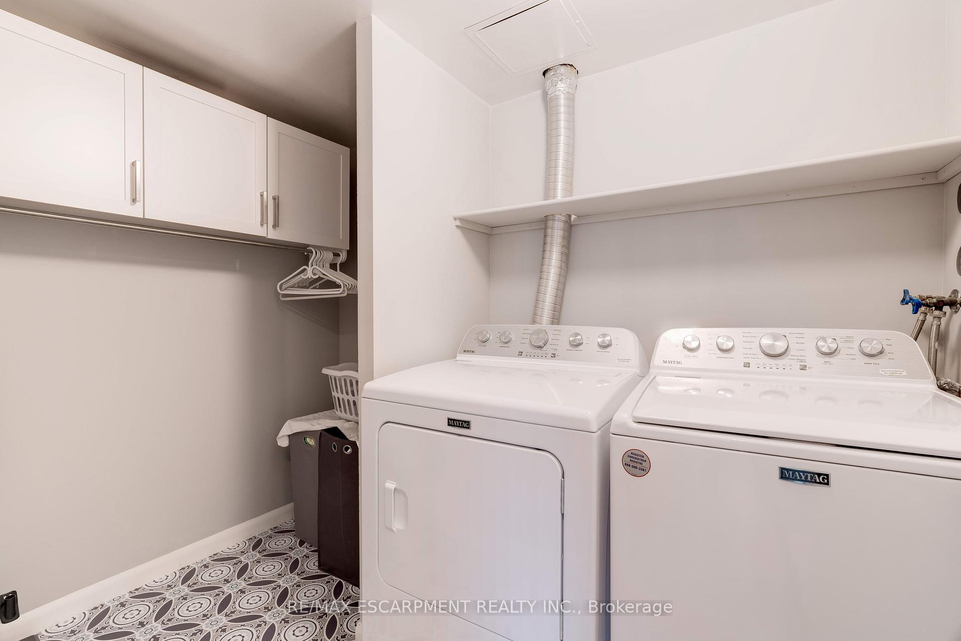 3 Bedrooms Condo at 2175 Marine, Oakville For sale