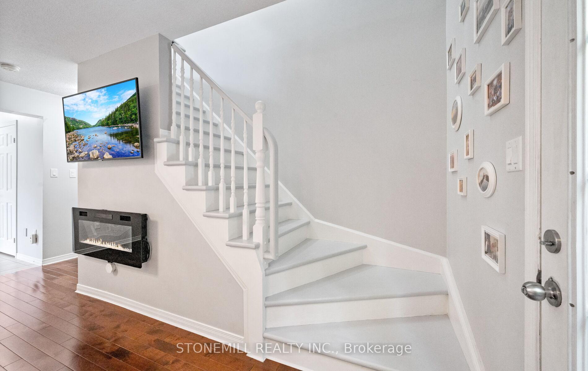 2 Bedrooms Condo at 4200 Kilmer, Burlington For sale