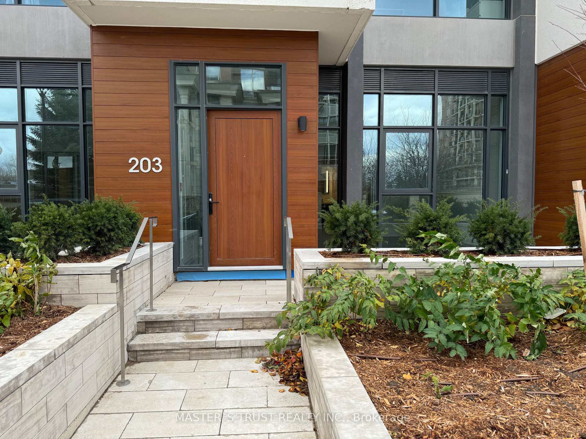 2 Bedrooms Condo at 30 IN ON THE PARK, Toronto For sale