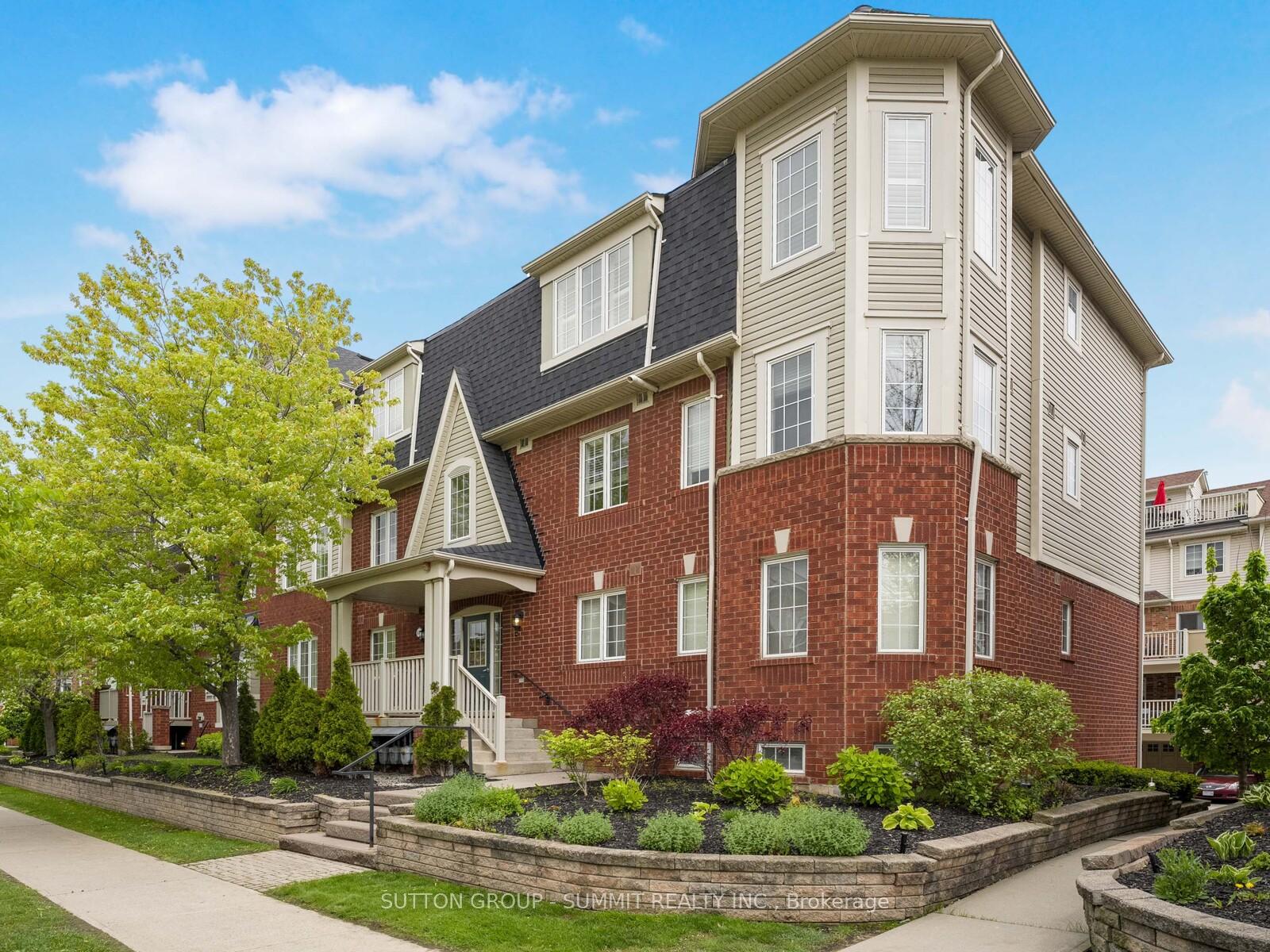 3 Bedrooms Condo at 614 Shoreline, Mississauga For sale