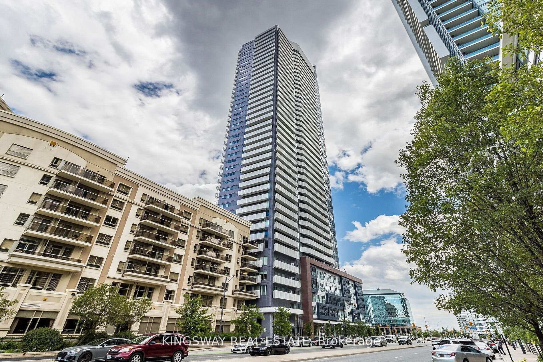 2 Bedrooms Condo at 4065 Confederation, Mississauga For sale