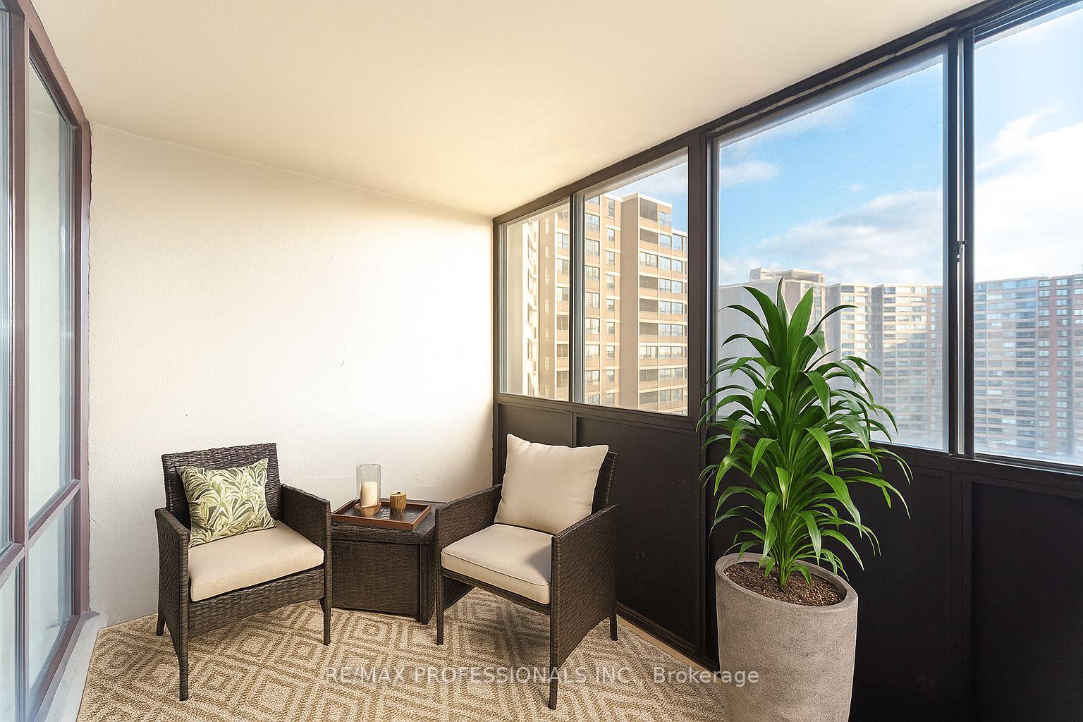 3 Bedrooms Condo at 714 The West Mall, Toronto For sale