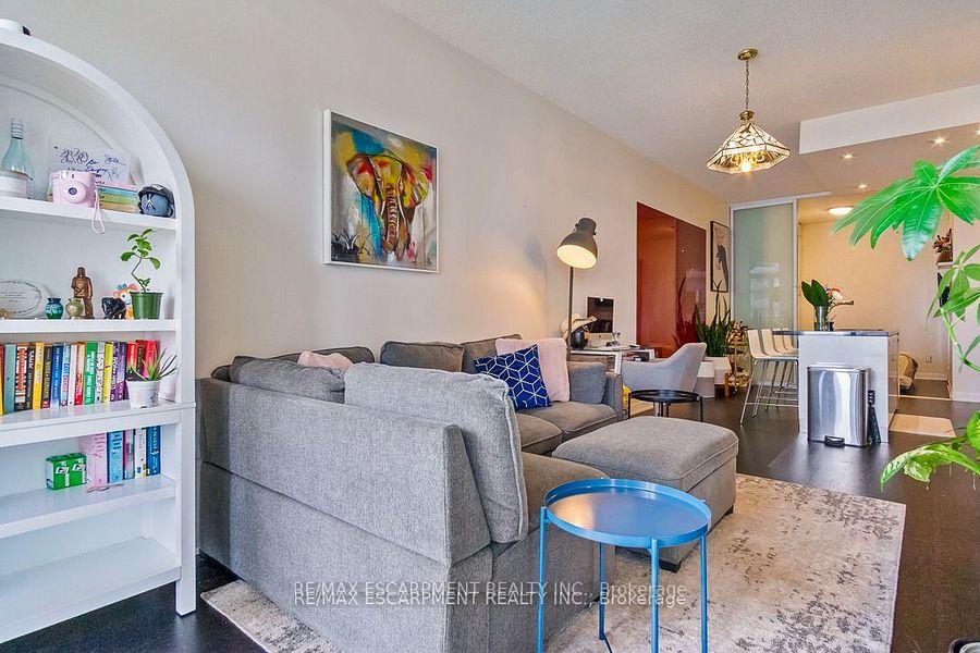 2 Bedrooms Condo at 88 Park Lawn, Toronto For sale