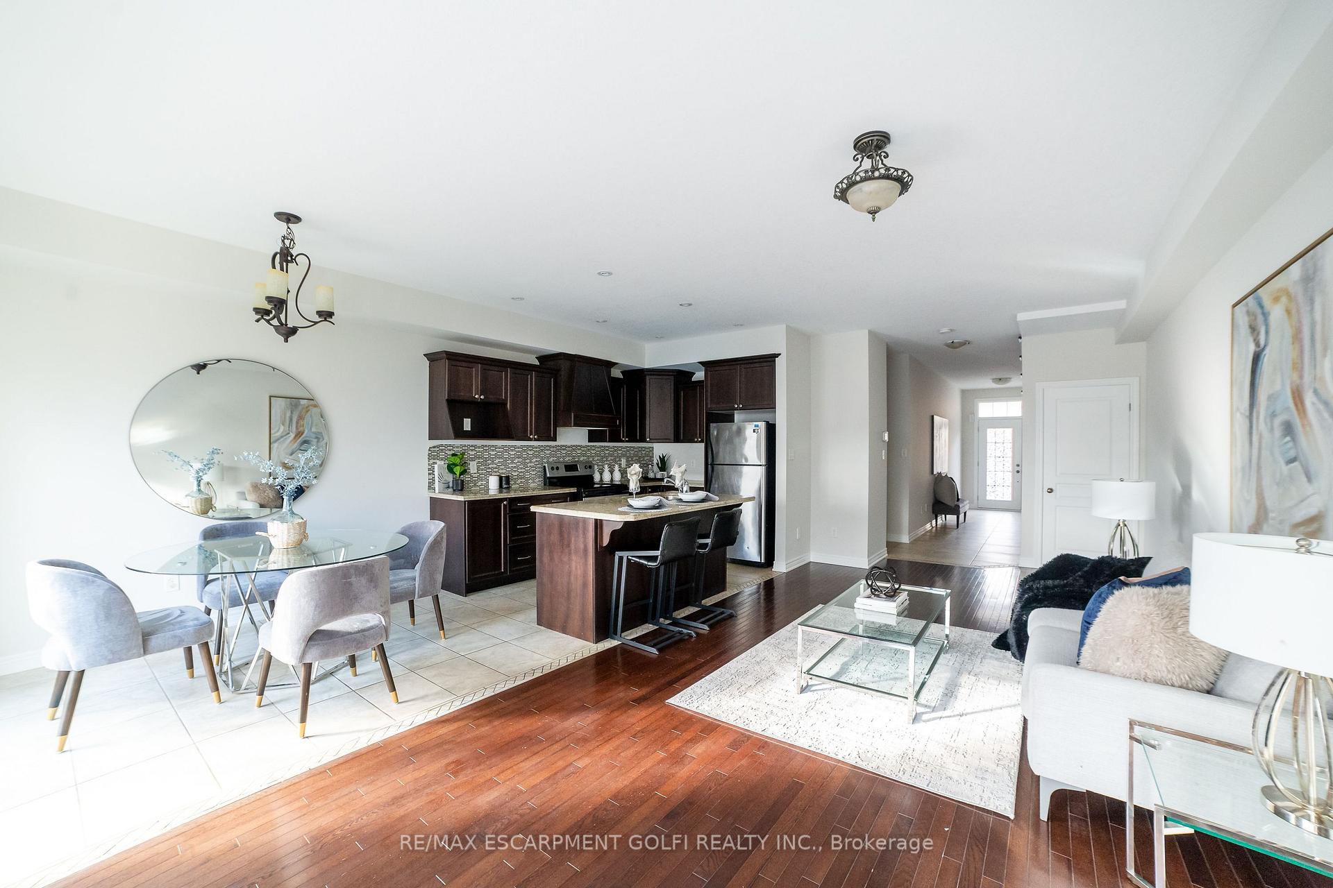 3 Bedrooms Condo at 7 FOREST VALLEY,  Hamilton For sale