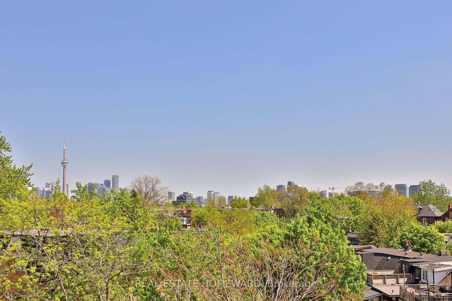 3 Bedrooms Condo at 36 Rusholme Park, Toronto For sale