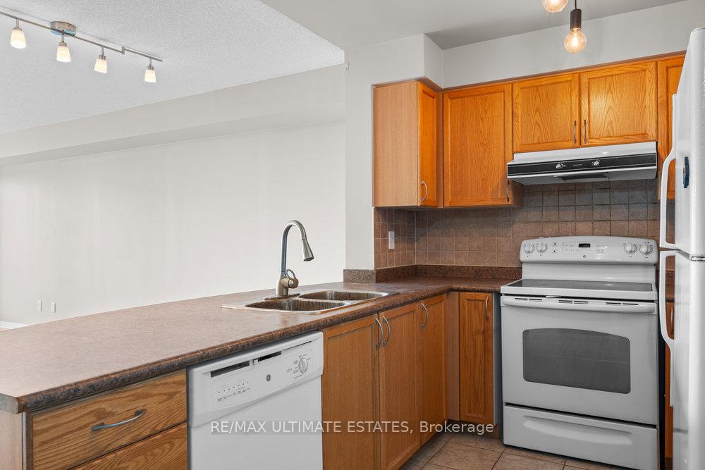 2 Bedrooms Condo at 5500 Yonge, Toronto For sale