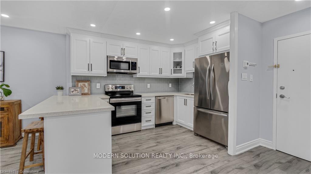 4 Bedrooms Condo at 1016 Falgarwood, Oakville For sale