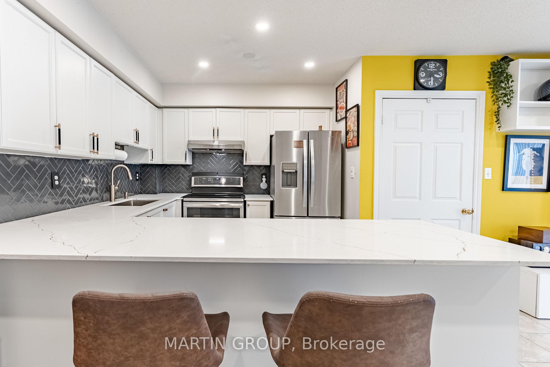 2 Bedrooms Condo at 1701 Lampman, Burlington For sale