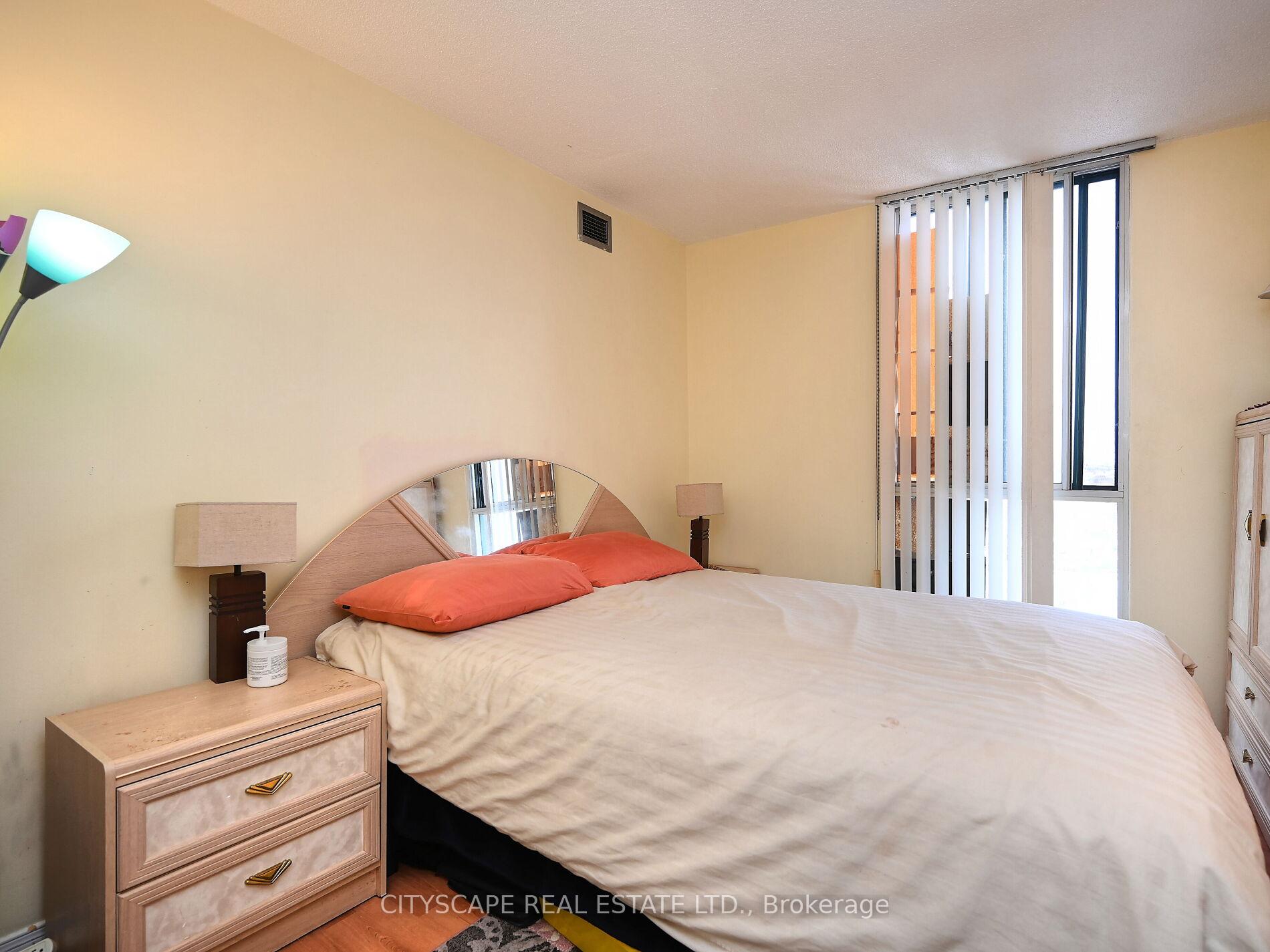 3 Bedrooms Condo at 145 Hillcrest, Mississauga For sale