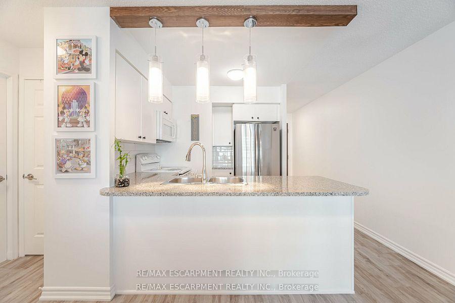 1 Bedroom Condo at 335 Rathburn, Mississauga For sale