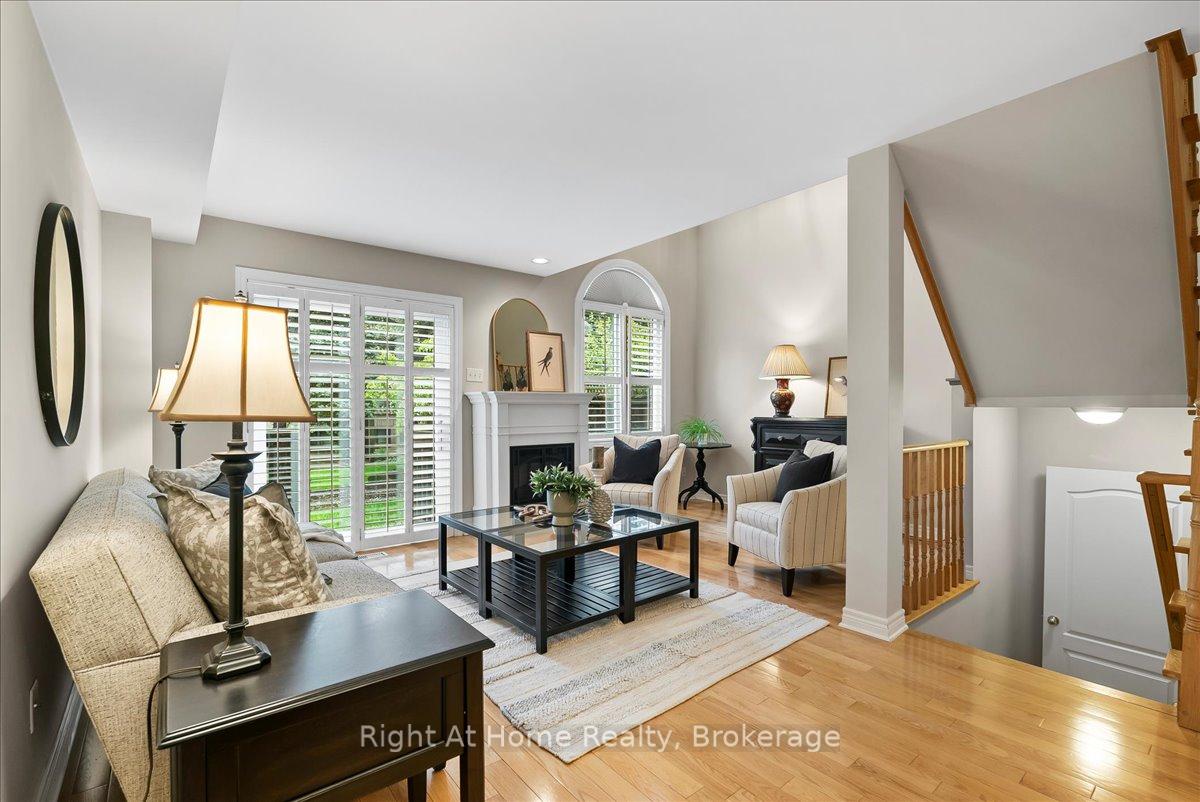 2 Bedrooms Condo at 2250 Rockingham, Oakville For sale