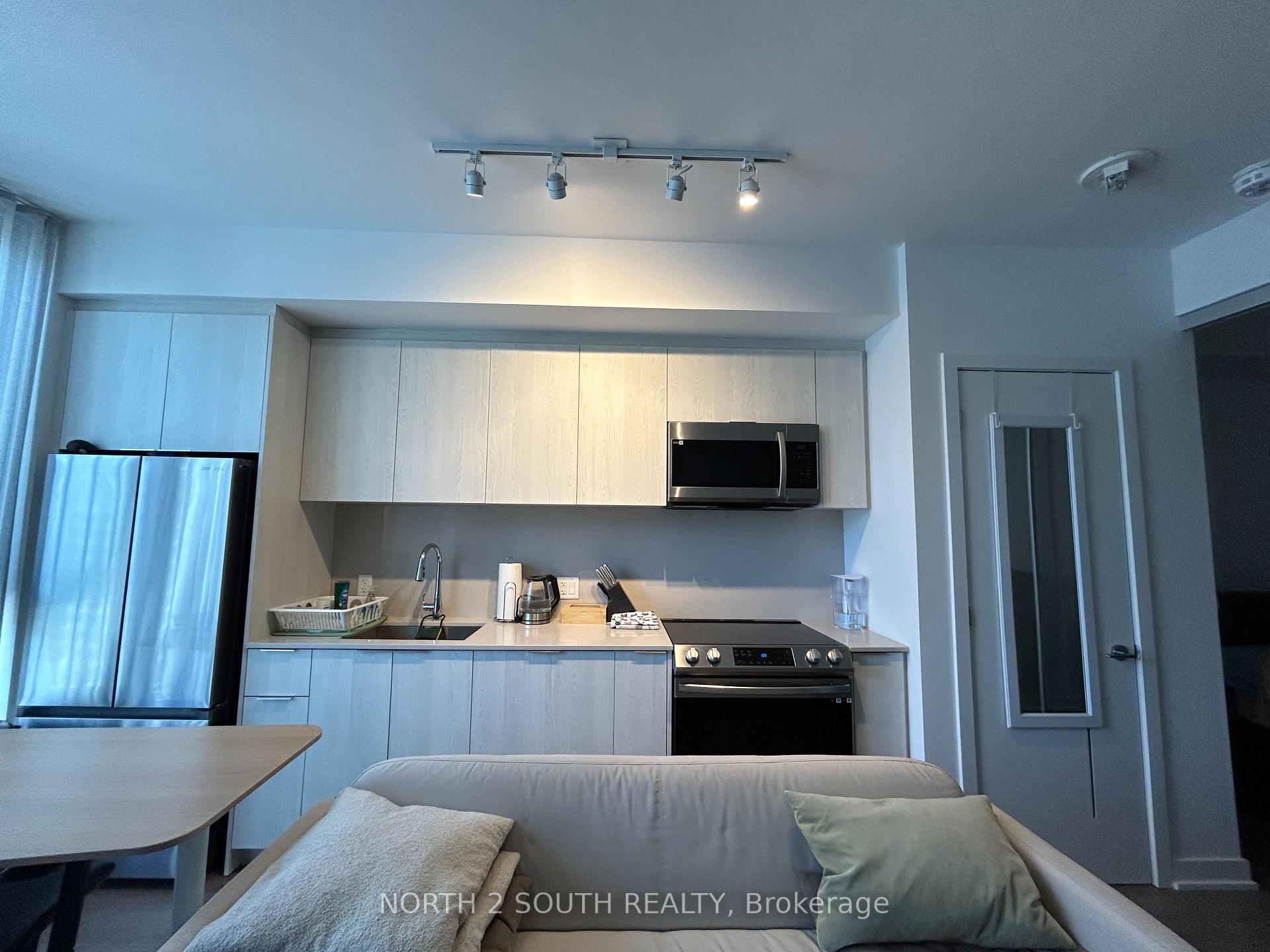 2 Bedrooms Condo at 357 King,  Toronto For sale