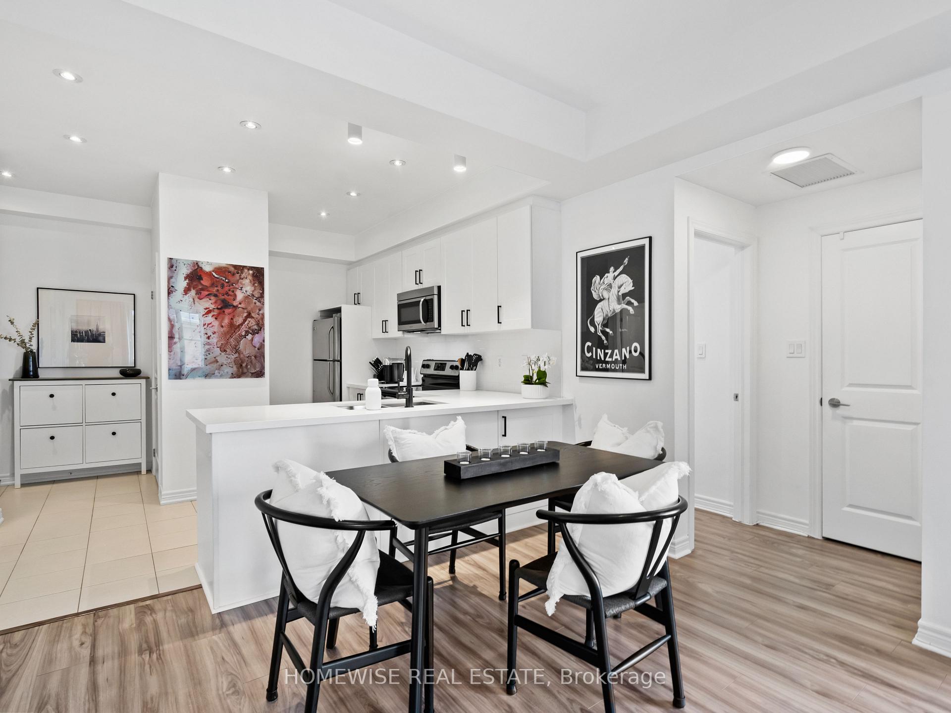 2 Bedrooms Condo at 2338 Taunton, Oakville For sale