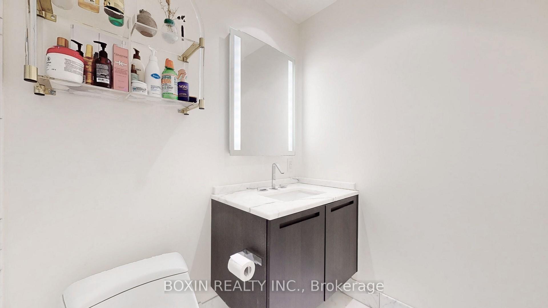 2 Bedrooms Condo at 180 University,  Toronto For sale