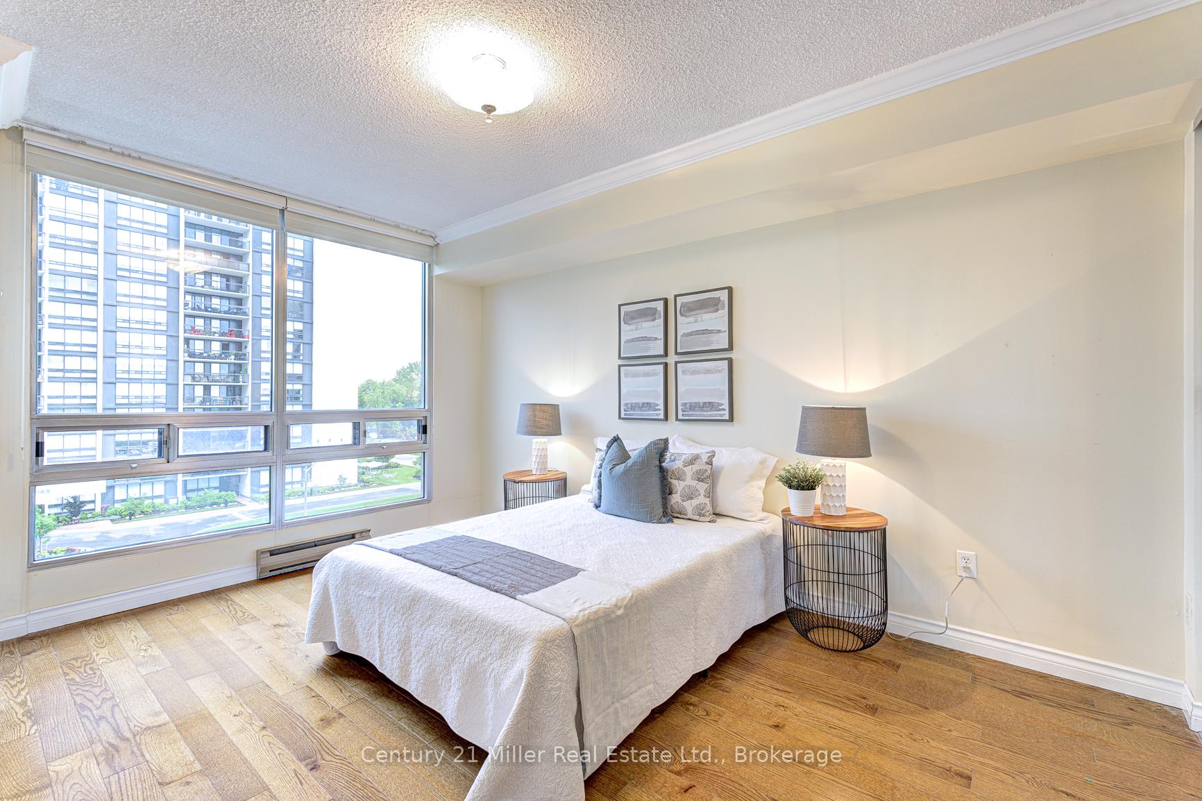 2 Bedrooms Condo at 2180 Marine, Oakville For sale