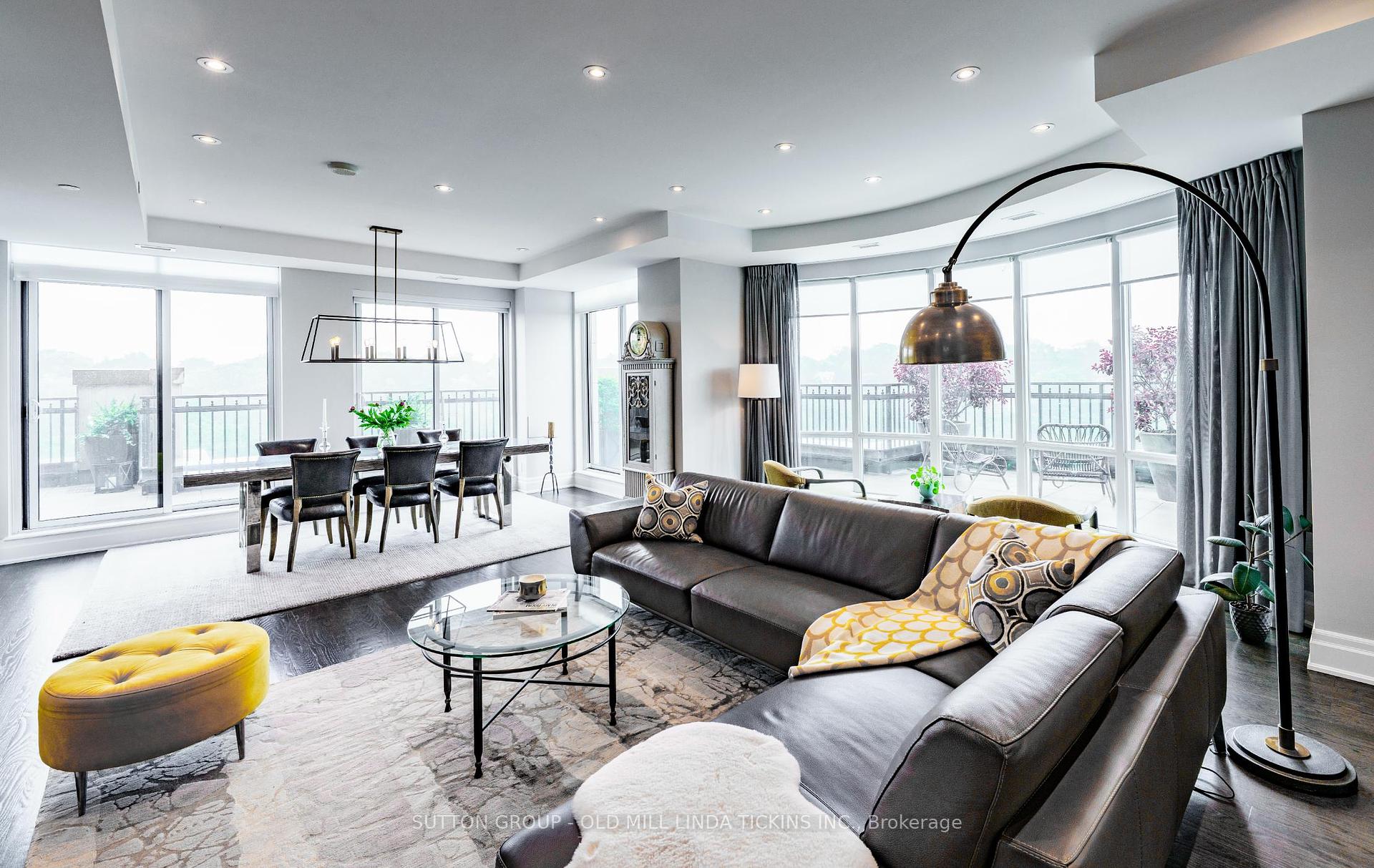 2 Bedrooms Condo at 30 Old Mill, Toronto For sale