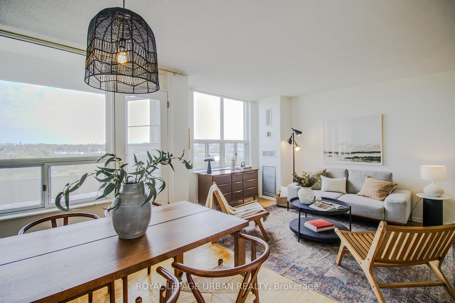 3 Bedrooms Condo at 20 Edgecliff, Toronto For sale
