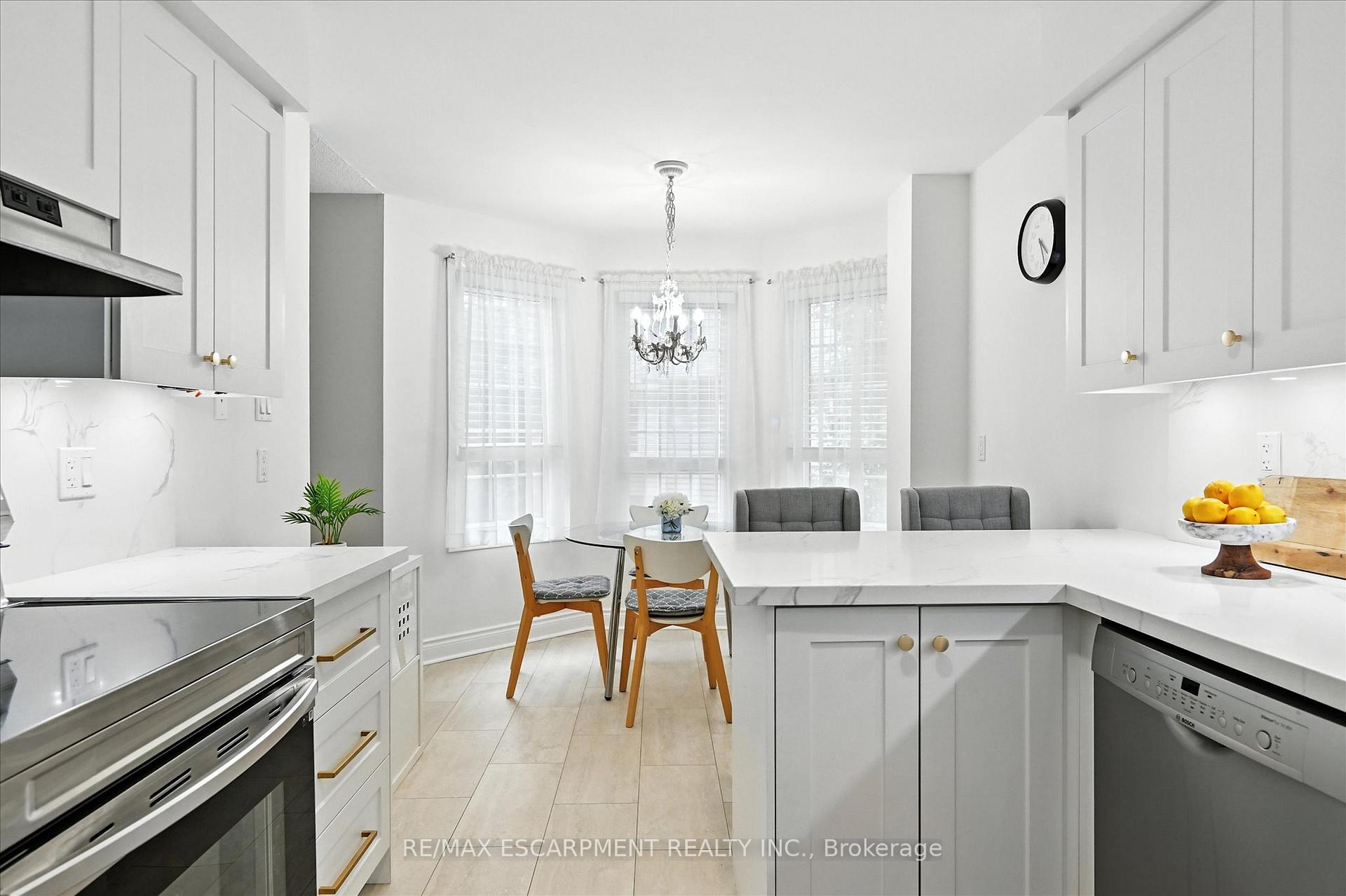 3 Bedrooms Condo at 2110 CLEAVER, Burlington For sale