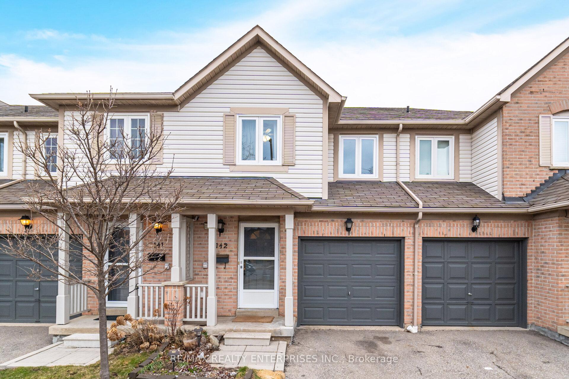 3 Bedrooms Condo at 5910 Greensboro, Mississauga For sale