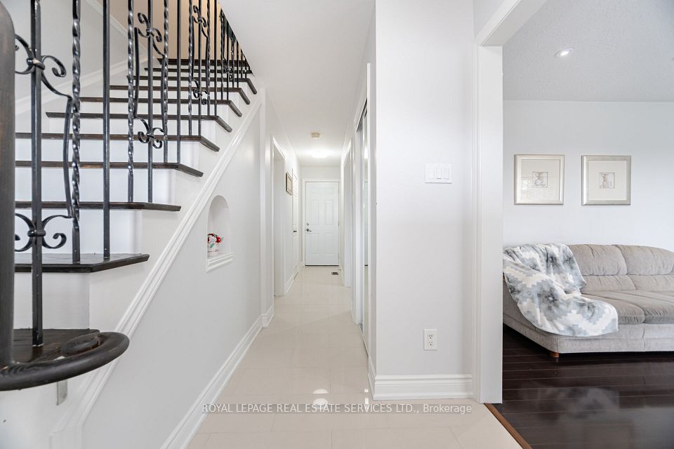 39 Aberdeen Crescent, Brampton, ON L6T 2P8