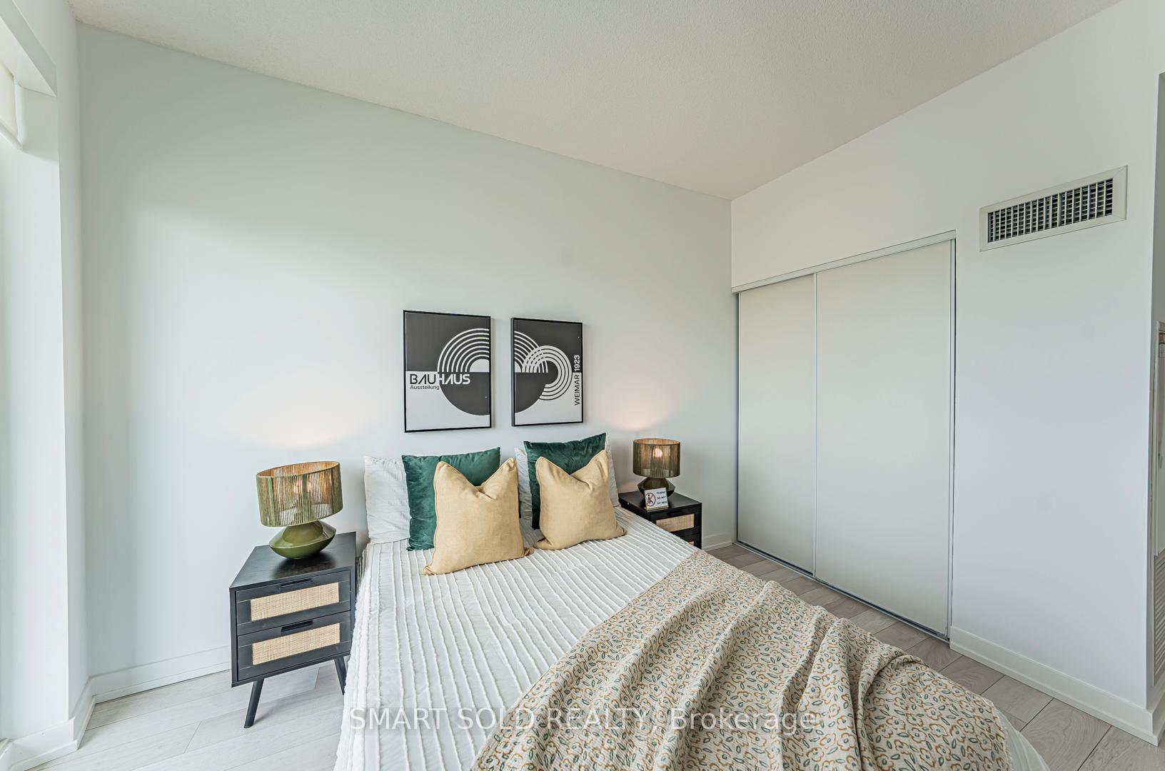 2 Bedrooms Condo at 117 Mcmahon, Toronto For sale