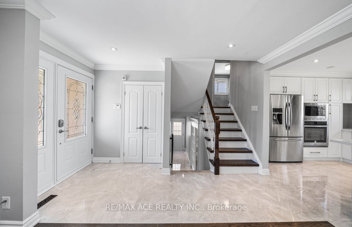 6 Oldborough Circle