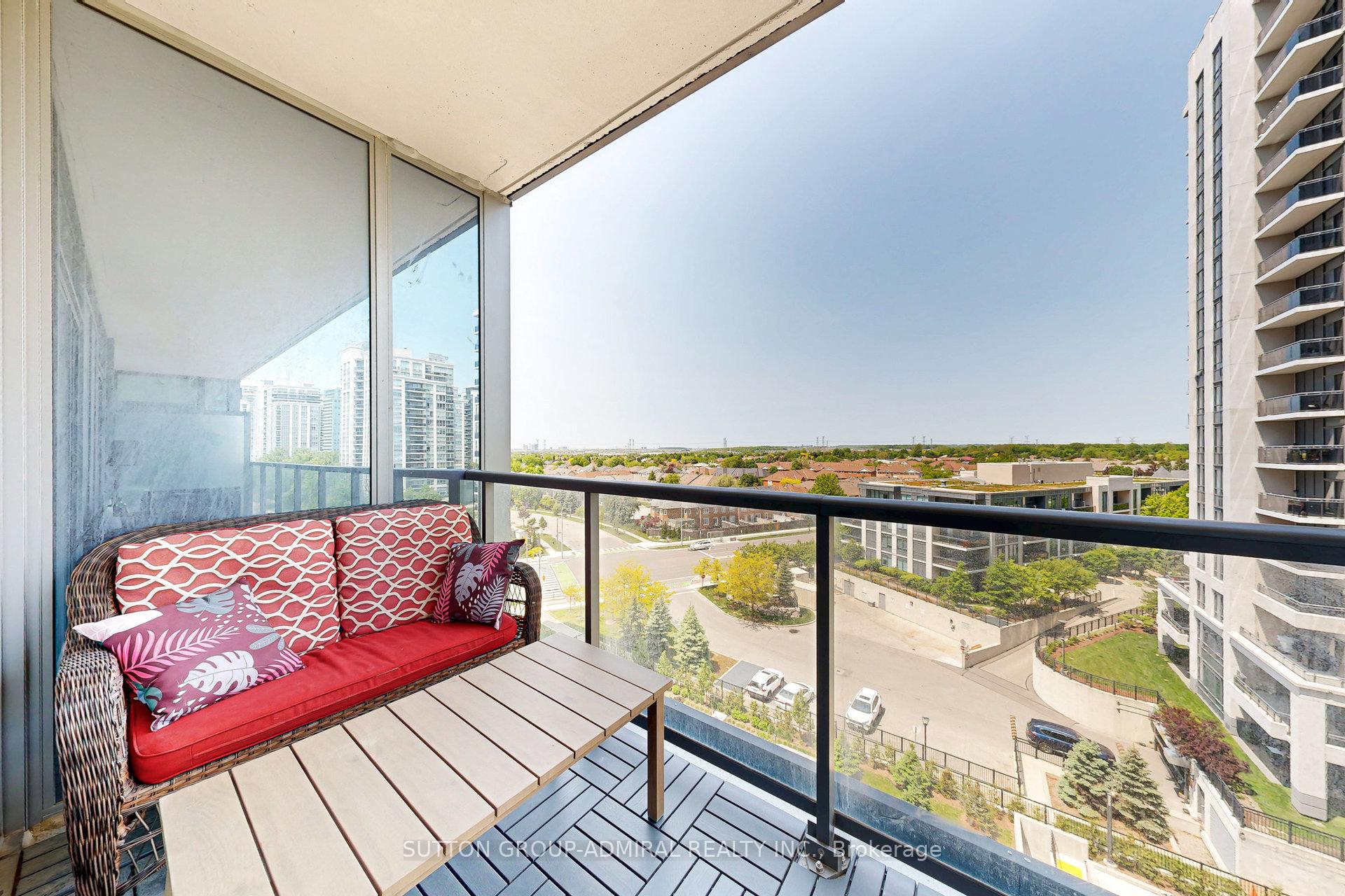2 Bedrooms Condo at 20 Gatineau, Vaughan For sale