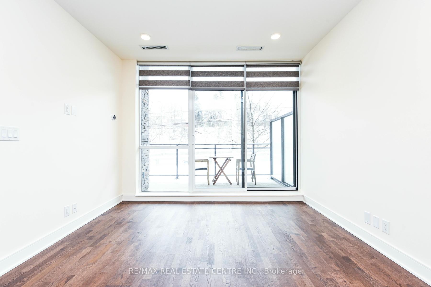2 Bedrooms Condo at 1575 Lakeshore,  Mississauga For sale