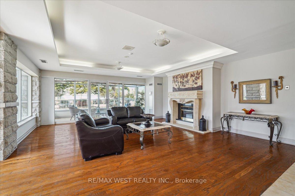 2 Bedrooms Condo at 2502 Rutherford, Vaughan For sale