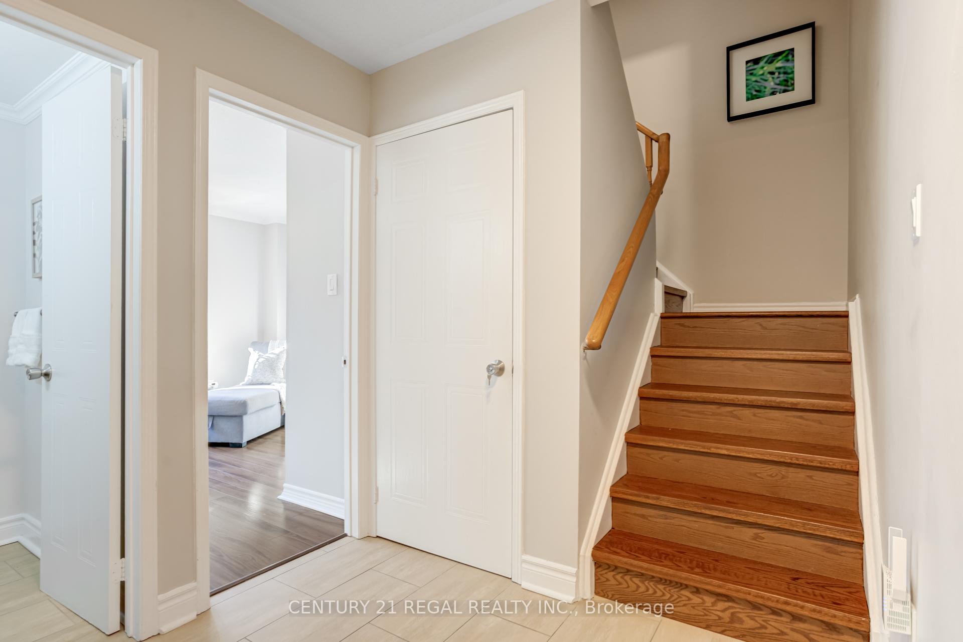 3 Bedrooms Condo at 45 Bristol, Mississauga For sale