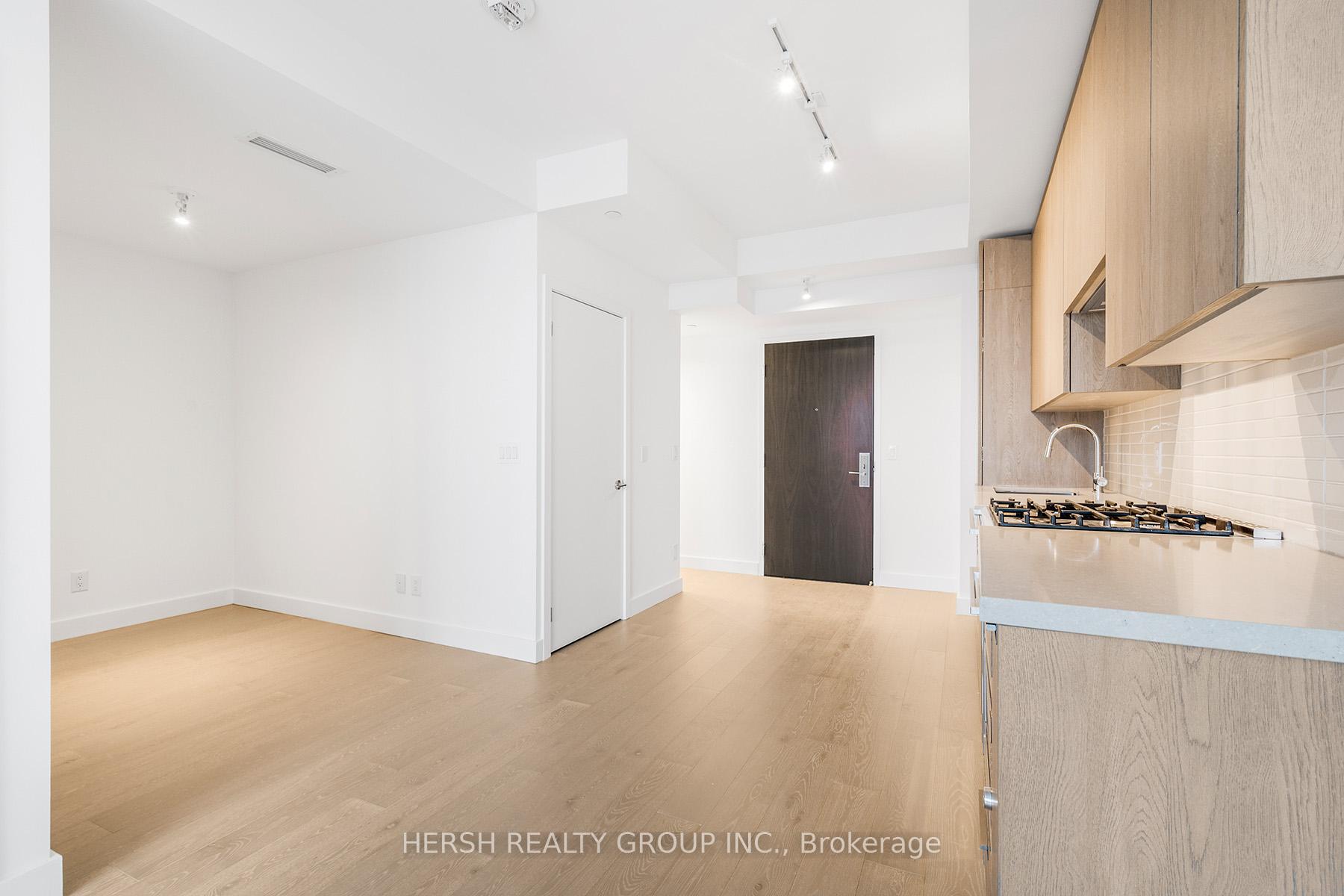 2 Bedrooms Condo at 160 Kingsway,  Toronto For sale
