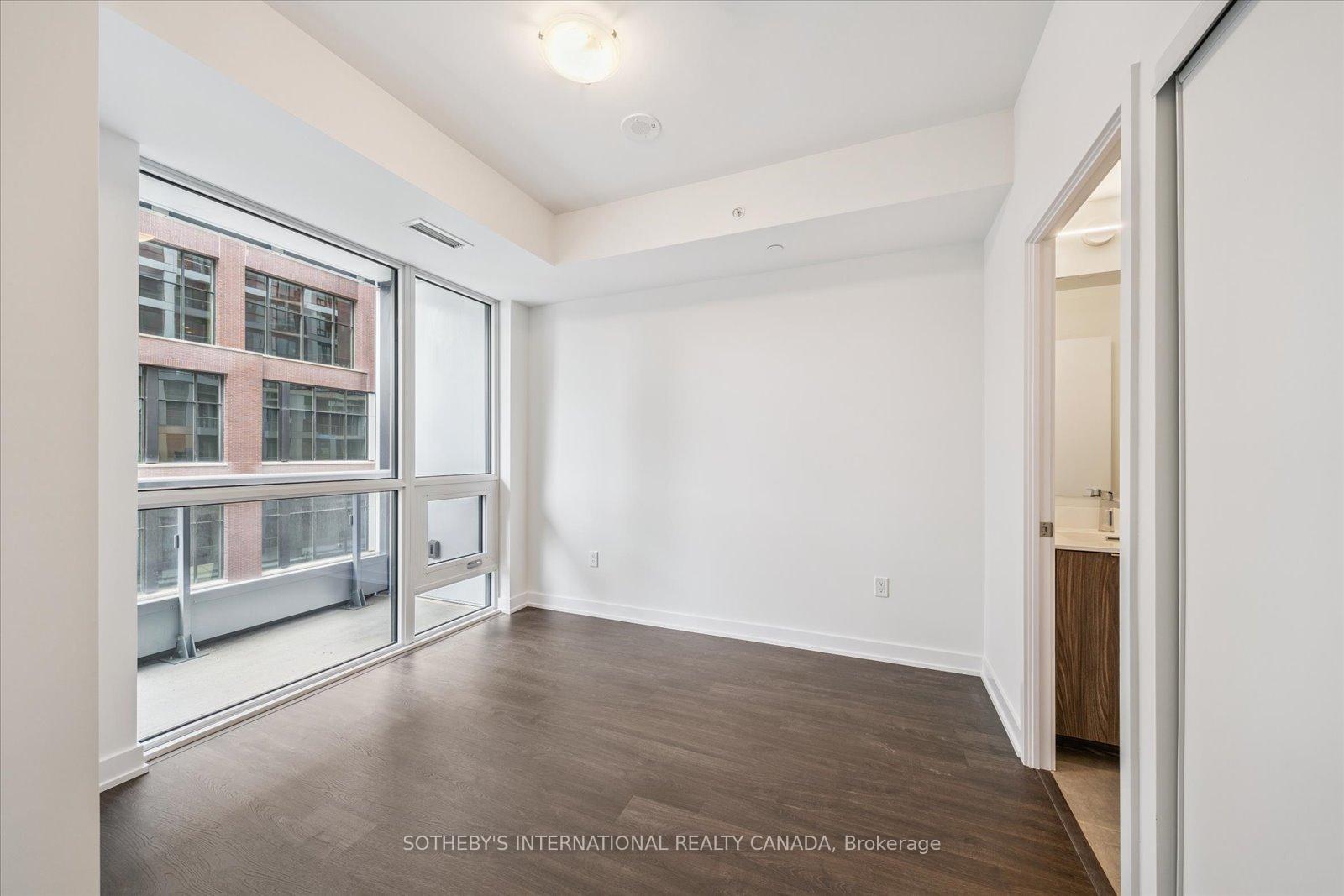 2 Bedrooms Condo at 15 Richardson, Toronto For sale