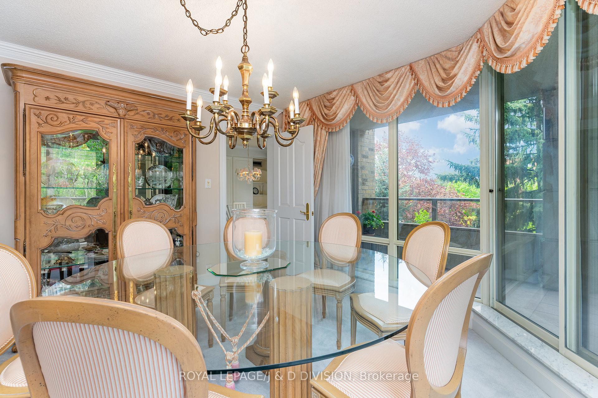 3 Bedrooms Condo at 225 The Donway, Toronto For sale