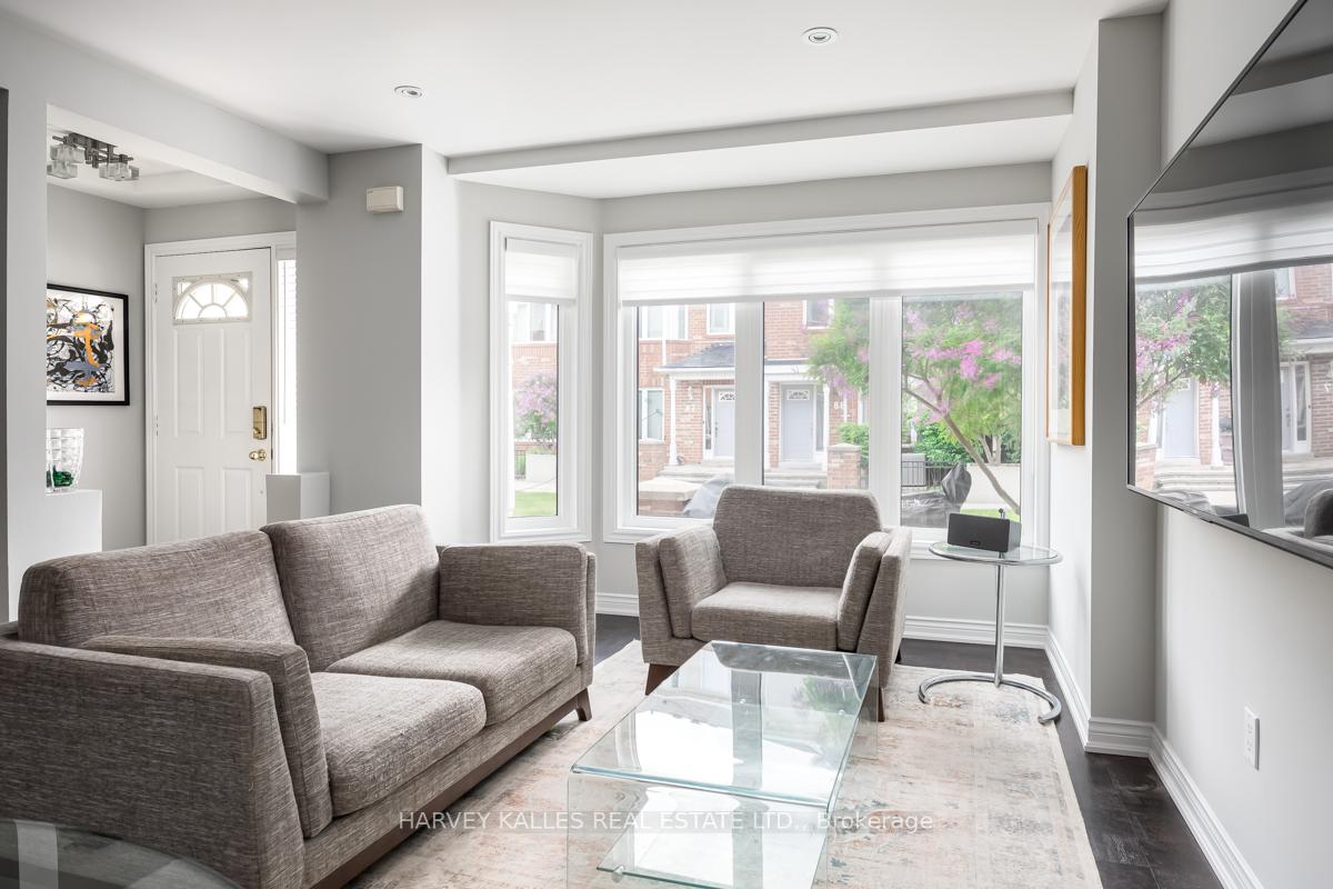 18 Clark Avenue W 64