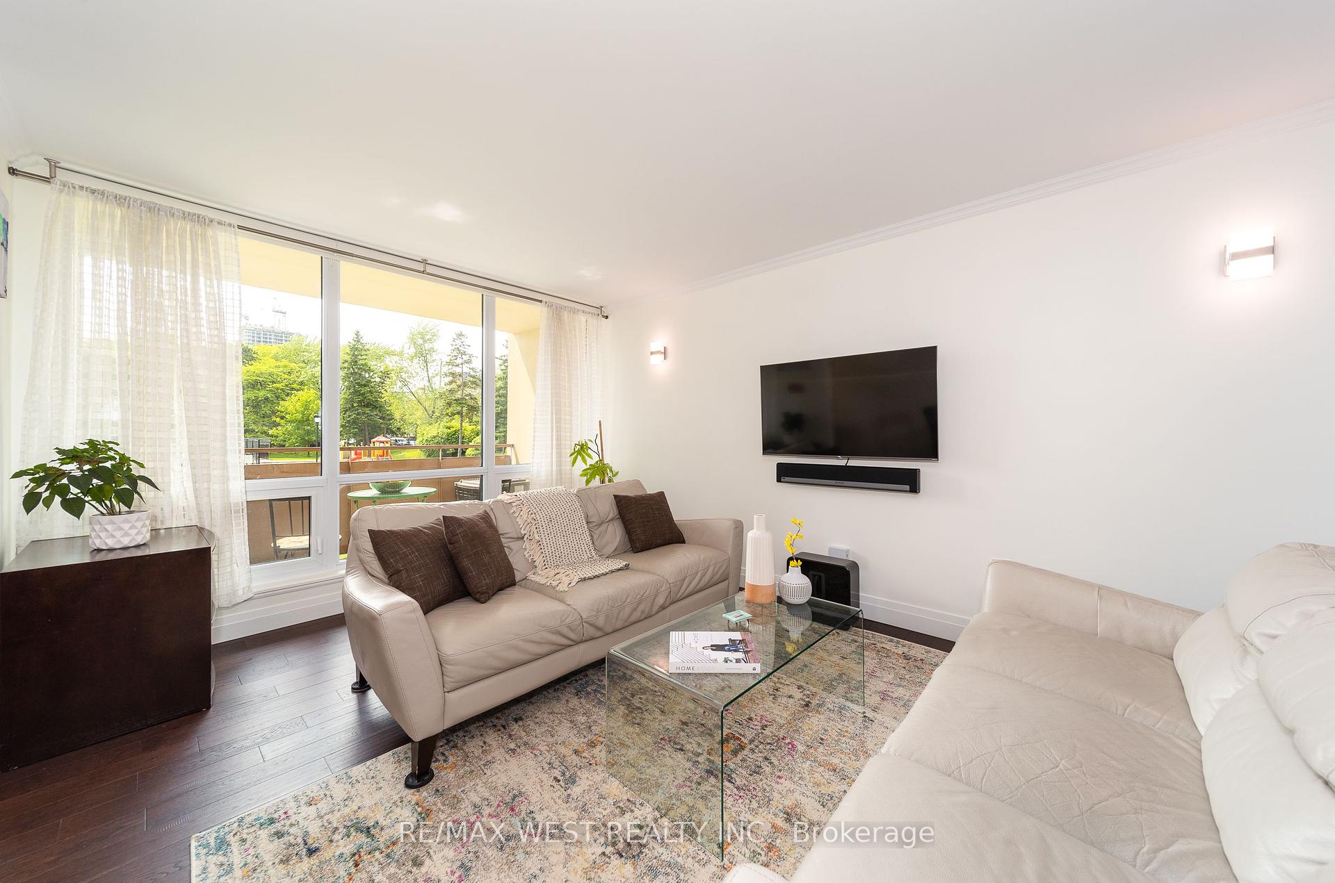 4 Bedrooms Condo at 61 Richview, Toronto For sale