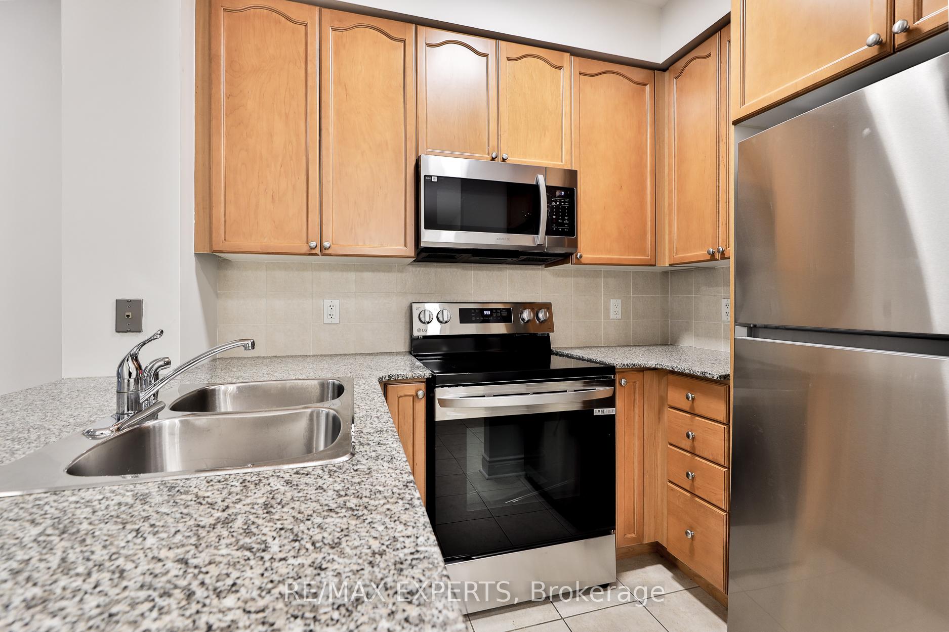 2 Bedrooms Condo at 8201 Islington, Vaughan For sale