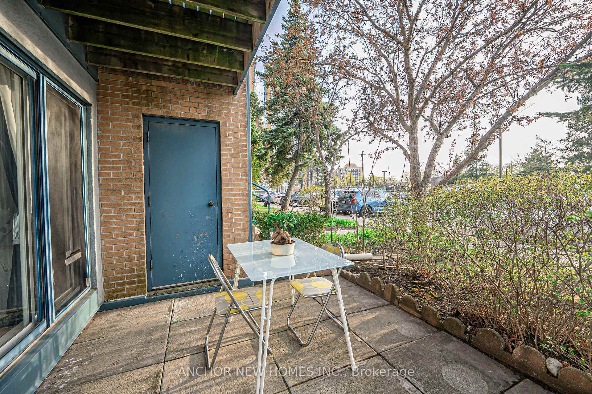 2 Bedrooms Condo at 65 Trailwood,  Mississauga For sale