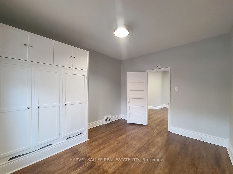 1450 Dundas Street E Main