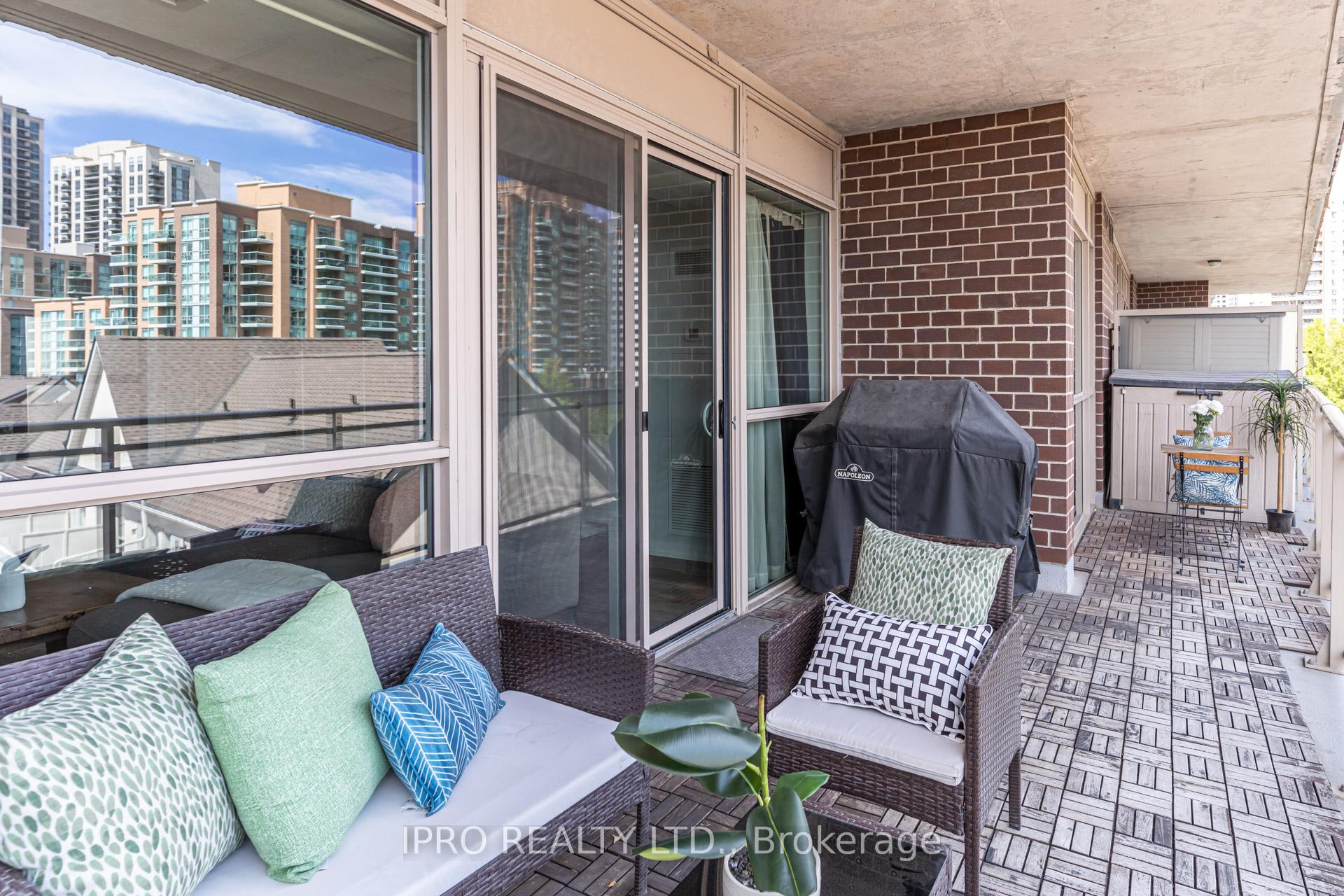 2 Bedrooms Condo at 5101 Dundas, Toronto For sale