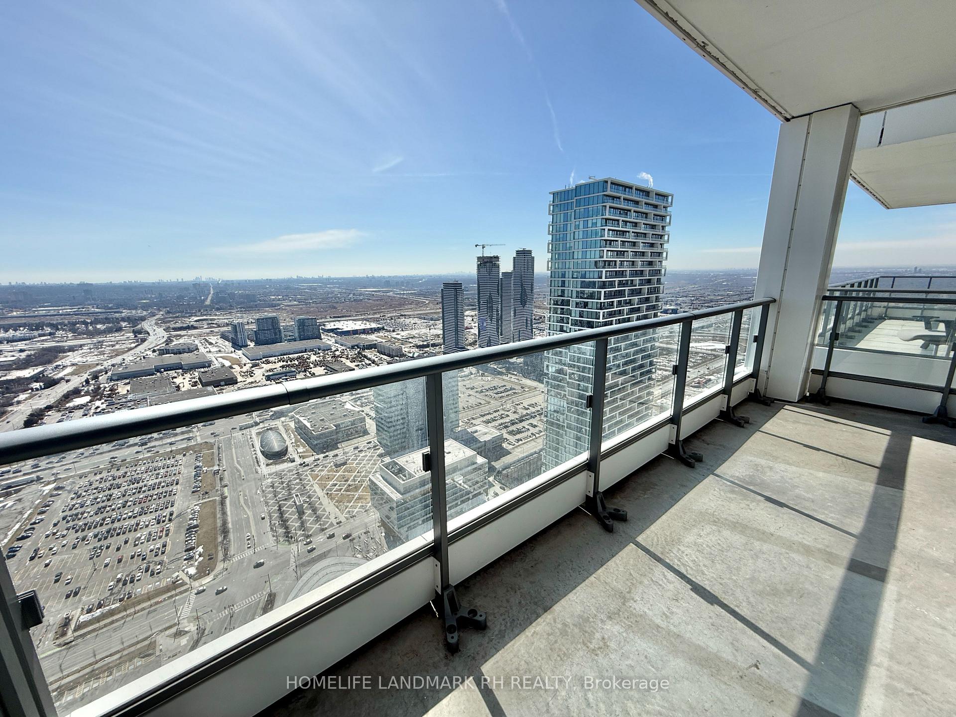 3 Bedrooms Condo at 950 Portage, Vaughan For sale