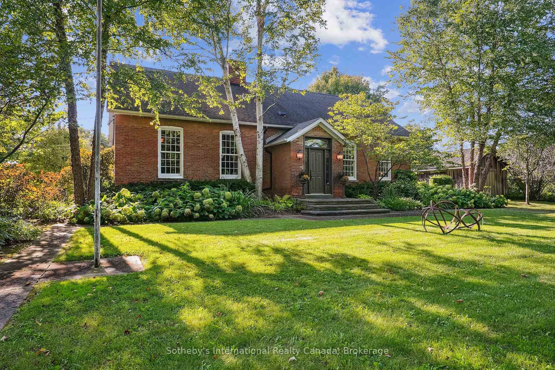 1553 BROCK Road, Hamilton, ON L9H 5E4
